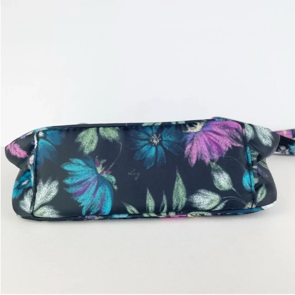 Lug Breezer Bloom Black RFID Crossbody Travel Organizer Bag Excellent Condition